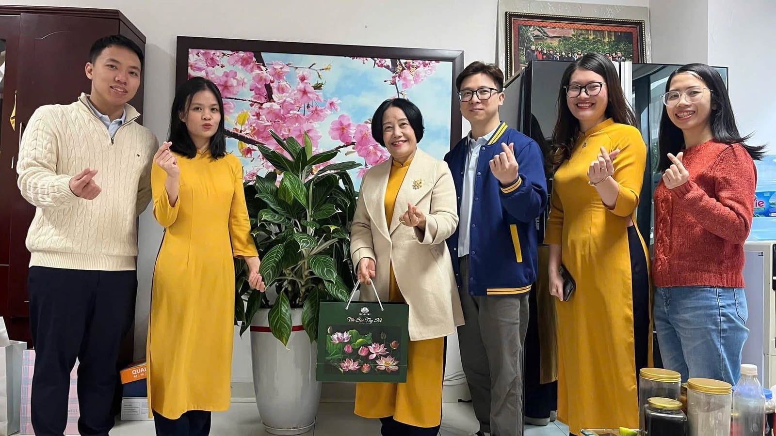Món quà tri ân đậm hồn Hà Nội